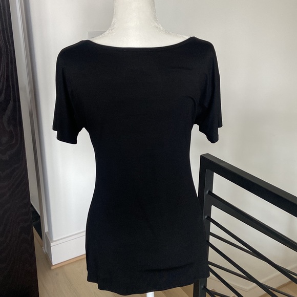 Flattering WHBM flutter sleeve blouse with bow accent - Picture 5 of 5